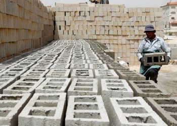 العمل: لا تمديد لمهلة تصويب أوضاع العمالة المخالفة
