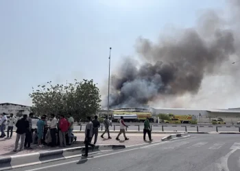 قطر: إصابة 3 أشخاص بينهم طفل جراء سقوط شظايا إثر هجمات إيرانية