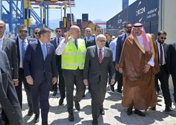 انطلاق أول شحنة لبنانية إلى السعودية بعد رفع حظر استمر 5 سنوات