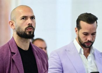 اغتصاب واتجار بالبشر.. أميركا تعتقل أندرو تيت وشقيقه