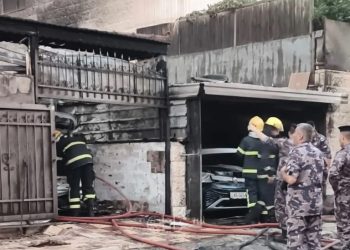 حريق يلتهم مركبتين كهربائيتين في طبربور