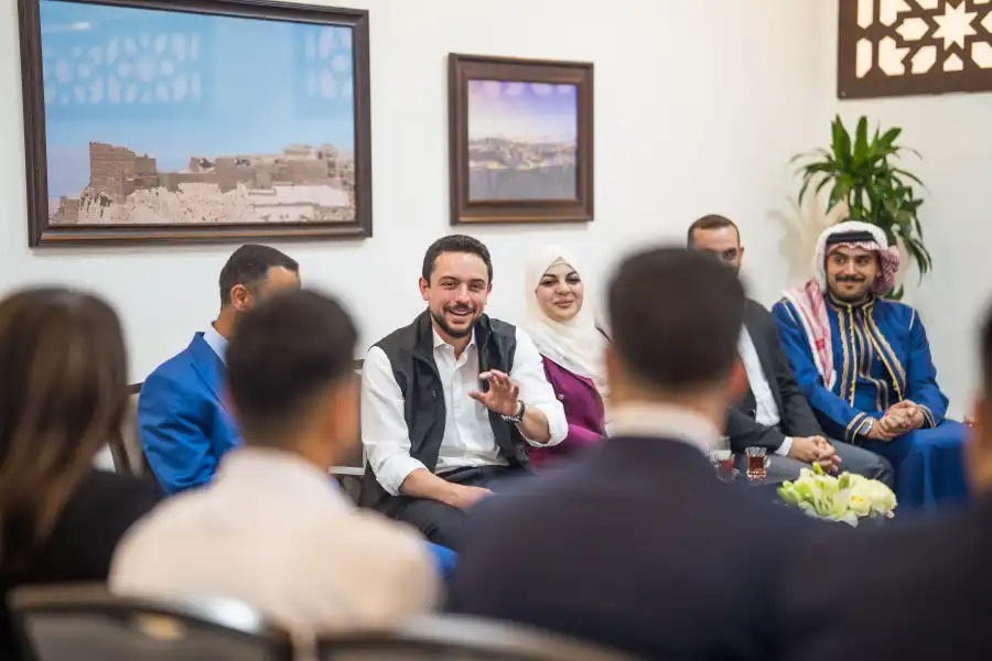ولي العهد يلتقي شبابا وشابات من محافظة الكرك