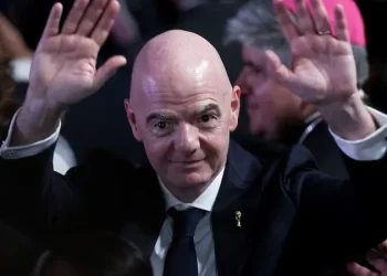 بعد أزمة بيع كأس العالم.. 6 اتحادات عربية تعلن دعم إنفانتينو