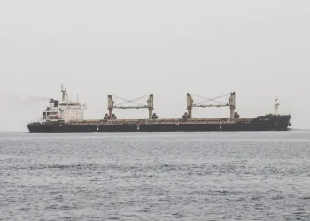 حريق في ناقلة نفط تعرضت لهجوم قبالة سواحل ينبع السعودية