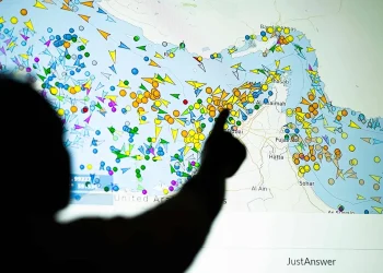 انخفاض حركة الملاحة عبر مضيق هرمز إلى 6 سفن