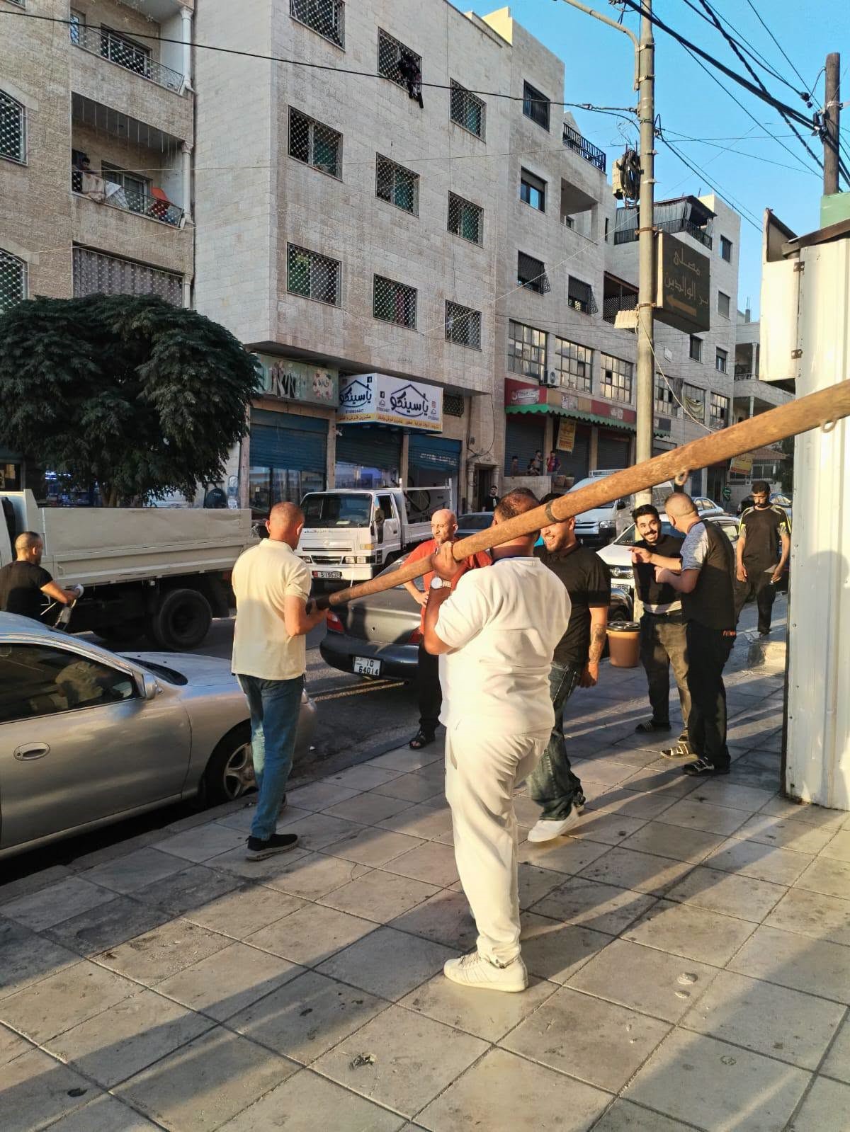 بلدية الزرقاء تطلق حملة لإزالة العوائق والاعتداءات على الشوارع والأرصفة