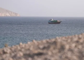 تراجع الملاحة في مضيق هرمز وسط تصريحات متضاربة من واشنطن وطهران