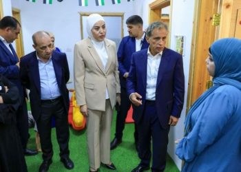 رئيس الوزراء يتفقد وحدة التدخل المبكر في الحمراء ويوجه بإنشاء مبنى جديد