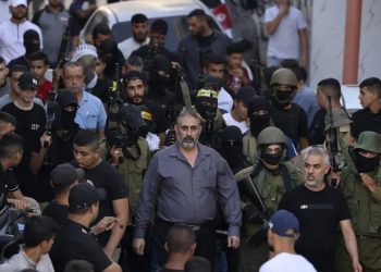 من أنت لتطلب مني الانحناء؟.. سيرة فتحي خازم وكواليس استشهاده