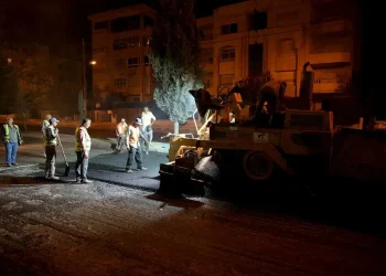 أمانة عمّان تباشر أعمال تعبيد ليلية في شارع مكة