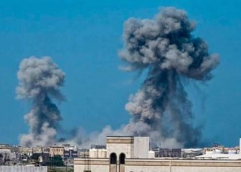 7 قتلى مدنيين و23 جريحًا إثر قصف حوثي استهدف ميناء المخا