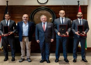 الملك ينعم على طاقم التحكيم الأردني المشارك في كأس العالم بوسام التميز