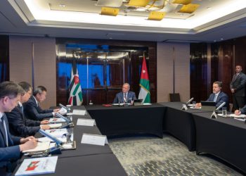 الملك يعرب عن اهتمام الأردن بالتجربة الصينية في تطوير الشركات التابعة للدولة