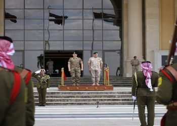 الحنيطي وقائد الجيش اللبناني يبحثان تعزيز التعاون العسكري والتطورات الإقليمية