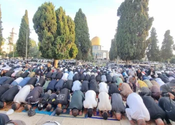 70 ألفا يؤدون صلاة الجمعة في المسجد الأقصى