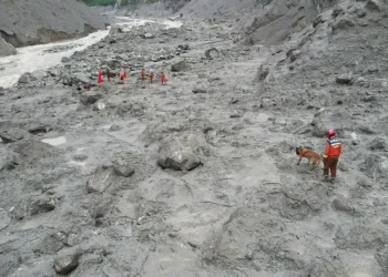ارتفاع حصيلة قتلى فيضانات النيبال لـ750.. والبحث جار عن آلاف المفقودين