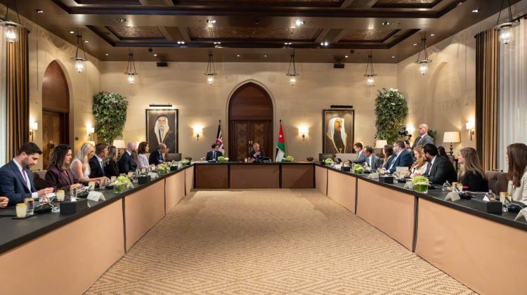 الملك يستقبل وفدا من مساعدي أعضاء في الكونغرس الأميركي