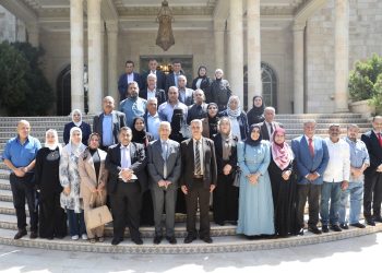 رئيس الديوان الملكي يلتقي وفدا من لجان الأحياء والتوعية والاتصال بالزرقاء