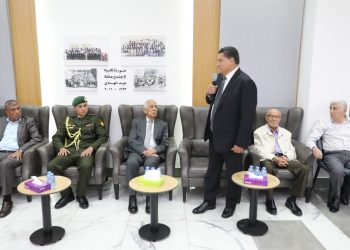 مندوبا عن الملك وولي العهد.. العيسوي يعزي آل الساطي