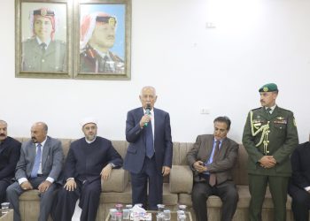 مندوبا عن الملك وولي العهد.. العيسوي يعزي عشيرة العياصرة
