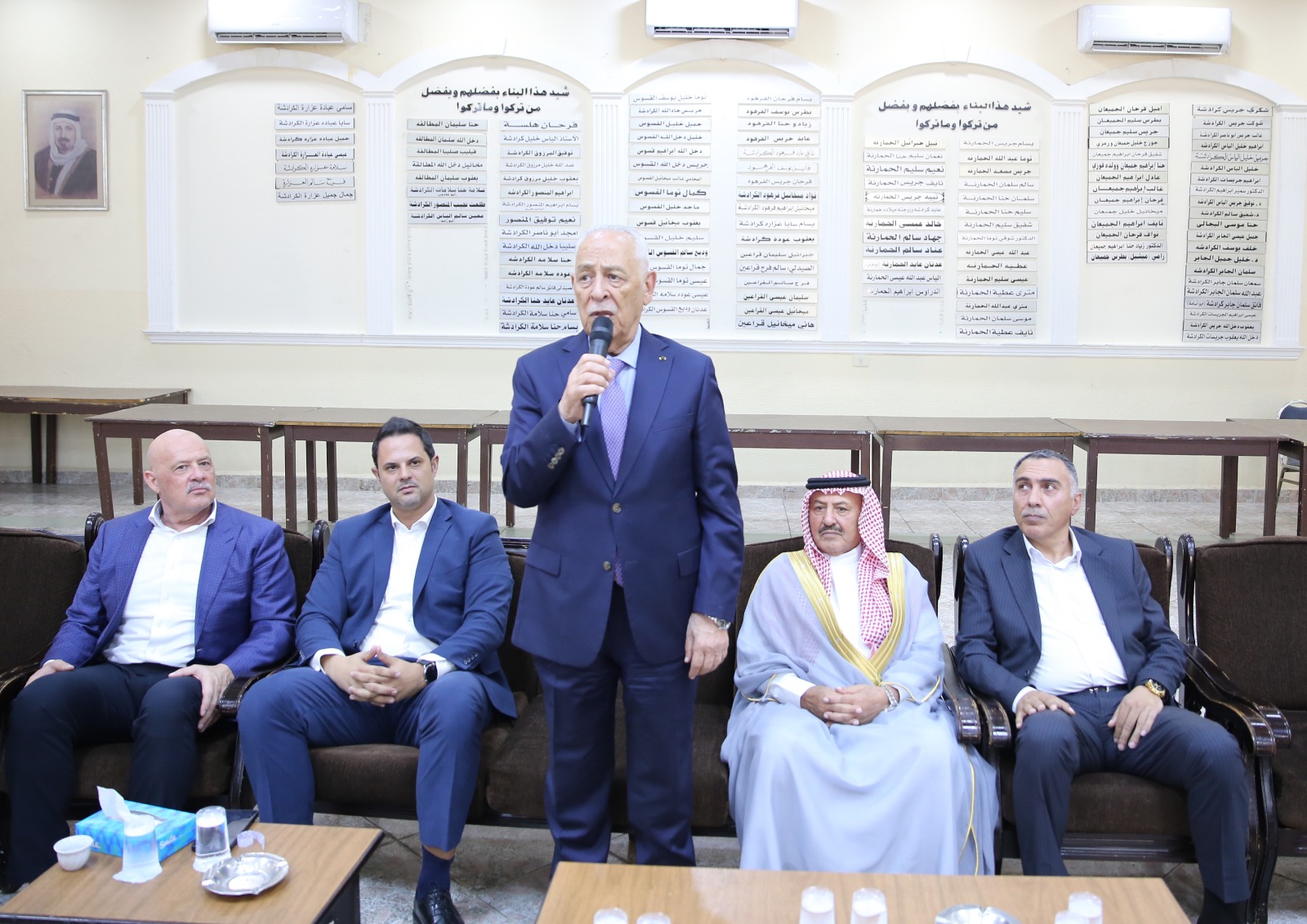 مندوبا عن الملك وولي العهد… العيسوي يعزي الكرادشة والطوال