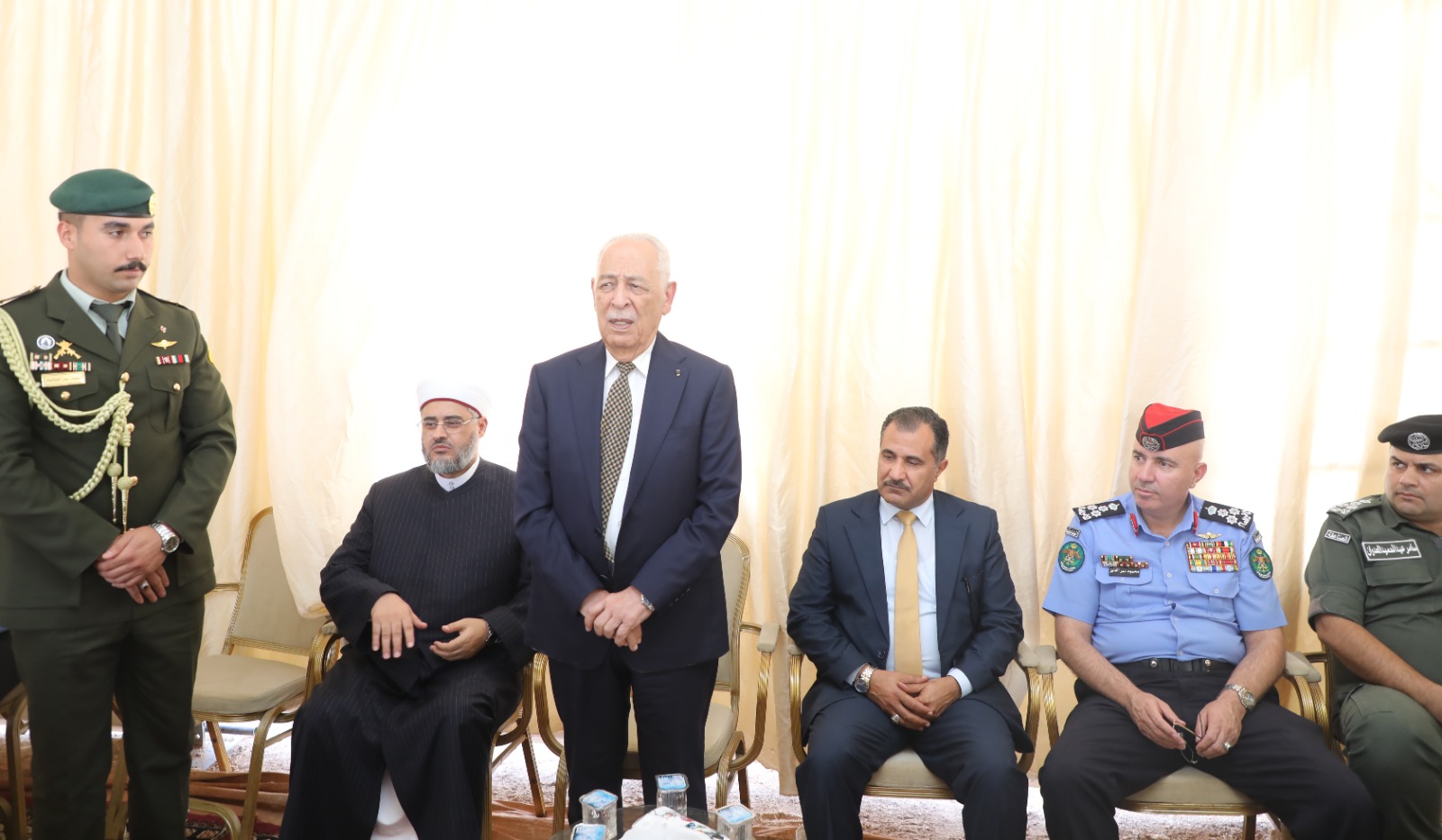 مندوبا عن الملك وولي العهد… العيسوي يعزي عشائر العطيان والزبون والزيود والشوبكي والحموري