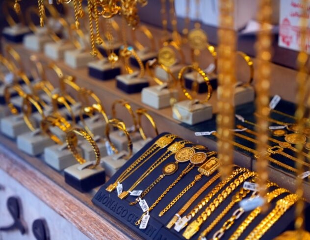 89 ديناراً سعر غرام الذهب عيار 21 بالسوق المحلية