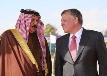 الملك والعاهل البحريني يؤكدان ضرورة التوصل إلى تهدئة شاملة تعيد للمنطقة أمنها واستقرارها