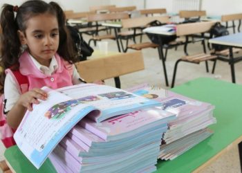التربية: استلام جميع الكتب المدرسية وتوزيعها على المديريات