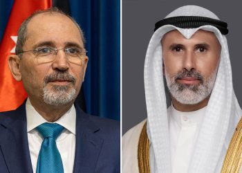 وزير الخارجية ونظيره الكويتي يبحثان جهود خفض التصعيد وتعزيز الأمن والاستقرار بالمنطقة