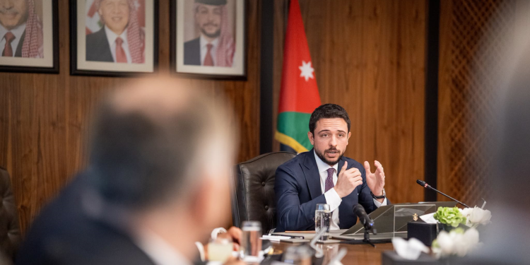 ولي العهد يترأس جانبا من جلسة مجلس الوزراء