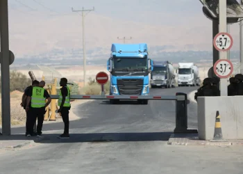 السماح للشاحنات الأردنية بتحميل البضائع في طريق عودتها من فلسطين