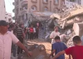 وفاة 11 نازحا وإصابة 14 وفقدان العشرات جراء انهيار بناية في مدينة غزة