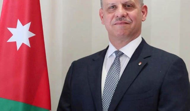 الأمير فيصل بن الحسين يؤدي اليمين الدستورية نائبا للملك