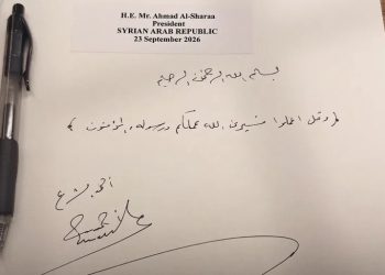 الشرع يدوّن آية قرآنية في سجل زوار الأمين العام للأمم المتحدة