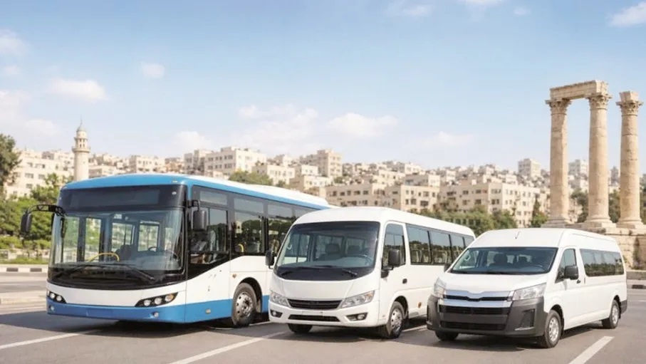 حافلات أصغر.. خطة لتوسيع شبكة النقل العام في المحافظات