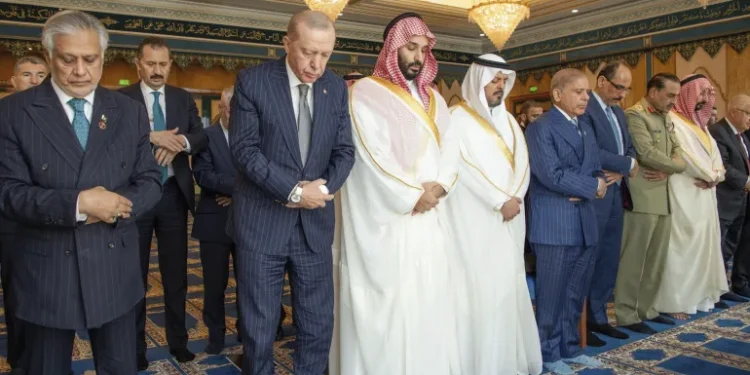 وزير دفاع باكستان: حان وقت تفعيل اتفاق مكة إثر تصاعد هجمات الحوثيين