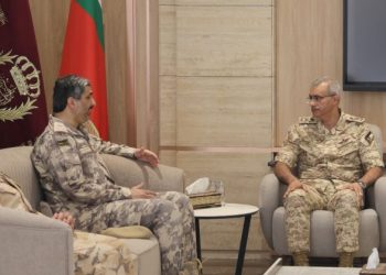 رئيس هيئة الأركان المشتركة يستقبل قائد القوات البرية الأميرية القطرية