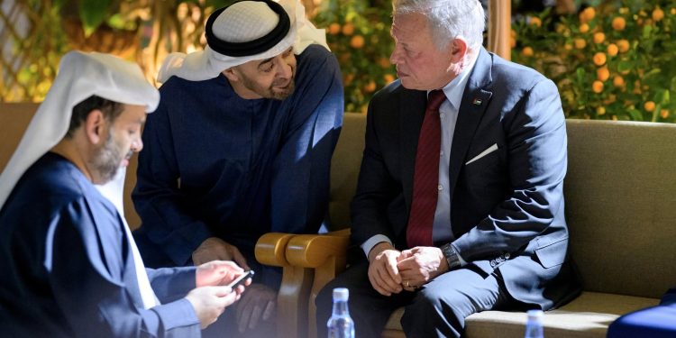 الملك يغادر أرض الوطن متوجها إلى دولة الإمارات