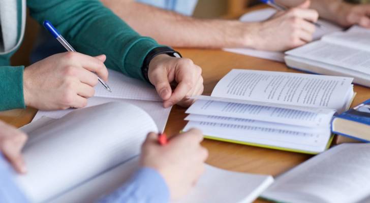 الخطيب يوضح ويكشف تفاصيل مهمة بخصوص منحة العشائر والأقل حظا