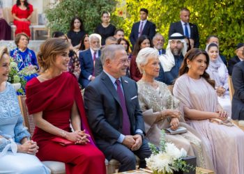 الملك والملكة يحضران عقد قران الأميرة سارة بنت فيصل