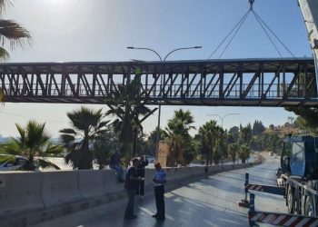 تحويلات مرورية لتركيب جسر مشاة في شارع الأردن