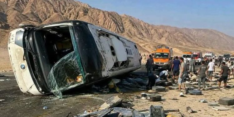 الخارجية: نتابع حادث سير حافلة في مصر ونعمل على تأمين نقل جثامين الأردنيين