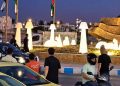 شرطة مادبا تُثني شخصًا هدّد بالانتحار بعد أن سكب على نفسه مادّة بترولية