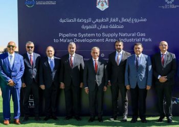رئيس الوزراء يضع حجر الأساس لمشروع إيصال الغاز الطَّبيعي لمدينة الروضة الصناعية
