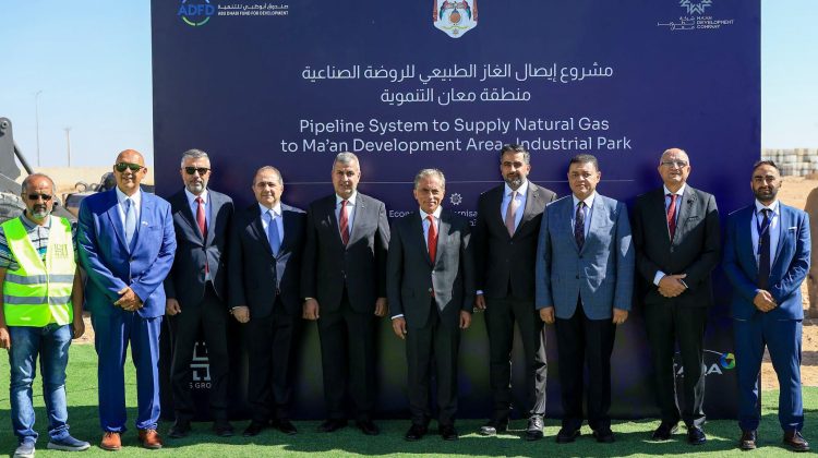 رئيس الوزراء يضع حجر الأساس لمشروع إيصال الغاز الطَّبيعي لمدينة الروضة الصناعية