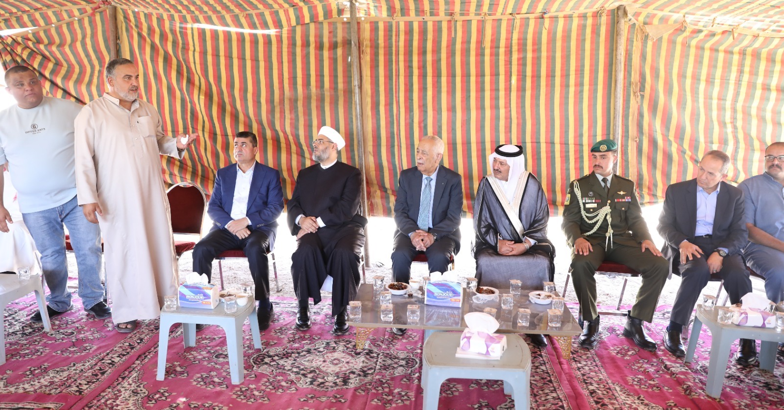 بتوجيهات ملكية… العيسوي ينقل تعازي ومواساة الملك وولي العهد لذوي متوفى حادث مكلفي خدمة العلم وسائق الحافلة