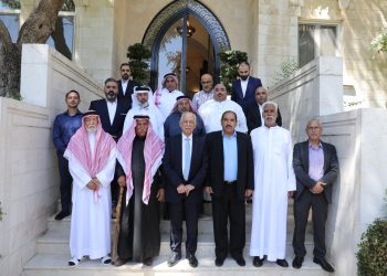 رئيس الديوان الملكي يلتقي وفدا من أبناء عشيرة العزي من البادية الشمالية