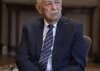 مندوبا عن الملك وولي العهد.. العيسوي يعزي عشيرة الزعبي