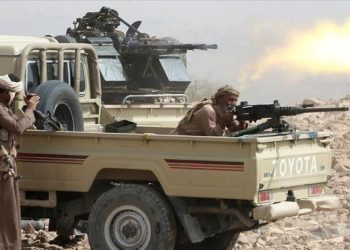الطيران الحربي اليمني يستهدف تجمعات الحوثي بجبهة الضباب في تعز
